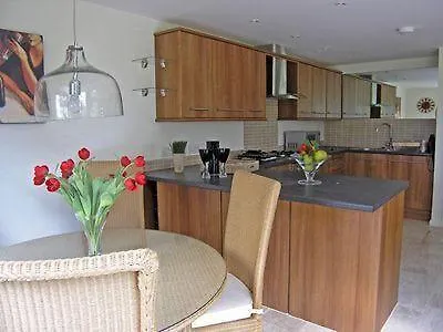 Low Meadow Cottage *